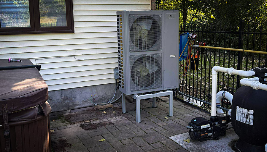 Courtyard Hardscape Outdoor Kitchen